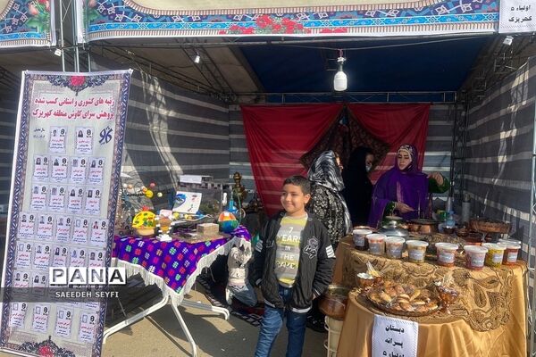 غرفه پژوهش‌سرای کاوش و دبستان اولیا ۵ در نمایشگاه شهرداری کهریزک