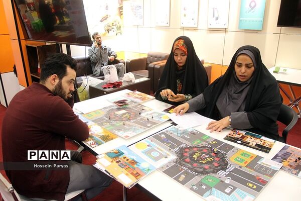 نمایشگاه عمومی یاریگران زندگی