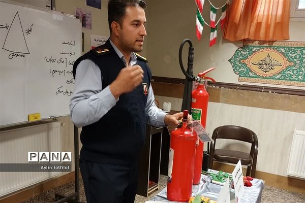 آموزش آتش نشانی و مانور زلزله  در دبیرستان خوارزمی