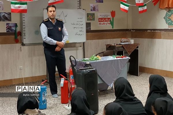 آموزش آتش نشانی و مانور زلزله  در دبیرستان خوارزمی