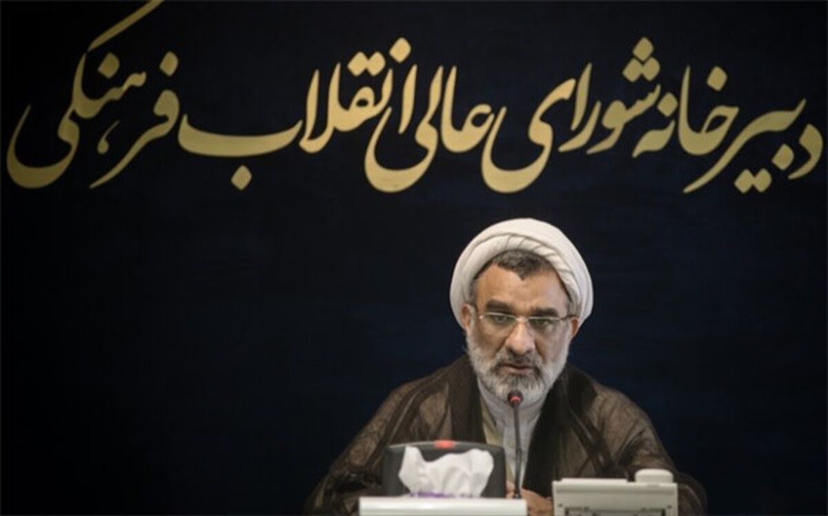 بازنگری سرفصل‌های درسی علوم انسانی باید به وزارت علوم واگذار شود