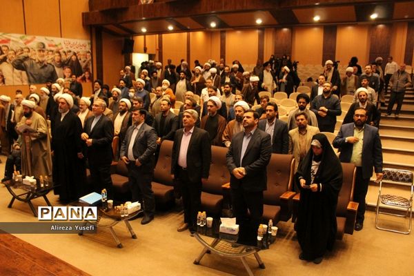 بازدید وزیر بهداشت از نمایشگاه «روایت پیشرفت» در قم