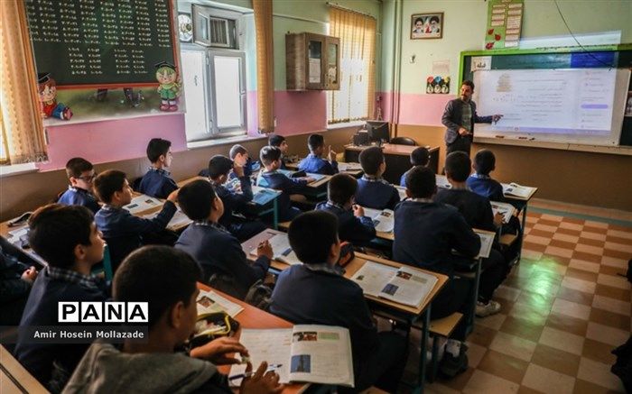 معلم نظام دوری کنترل‌کننده ظرفیت‌های روانشناختی دانش‌آموزان است