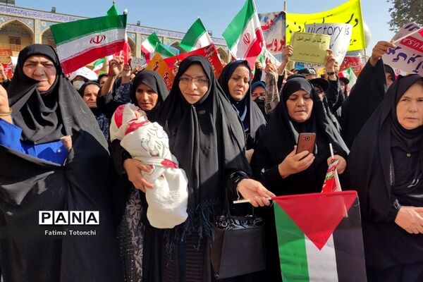 تجمع دانش‌آموزان در حمایت  از کودکان غزه در شیراز
