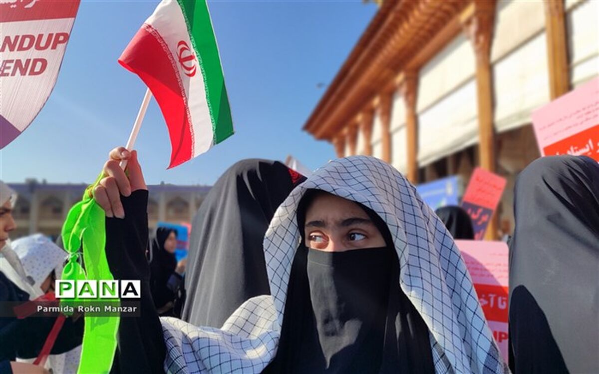 تجمع دانش آموزان و فرهنگیان شیرازی در حمایت از مردم غزه