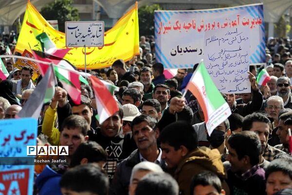 اجتماع بزرگ دانش‌آموزان شیرازی درحمایت ازمردم غزه درحرم شاهچراغ (ع)