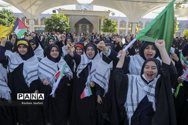 اجتماع بزرگ دانش‌آموزان شیرازی درحمایت ازمردم غزه درحرم شاهچراغ (ع)