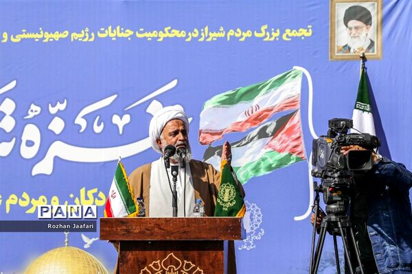 اجتماع بزرگ دانش‌آموزان شیرازی درحمایت ازمردم غزه درحرم شاهچراغ (ع)