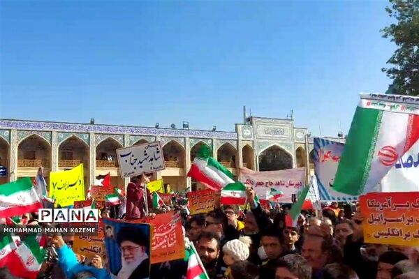 تجمع بزرگ فرهنگیان و دانش‌آموزان شیرازی در حمایت از فلسطین