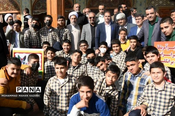 تجمع بزرگ فرهنگیان و دانش‌آموزان شیرازی در حمایت از فلسطین