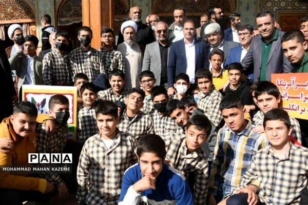 تجمع بزرگ فرهنگیان و دانش‌آموزان شیرازی در حمایت از فلسطین