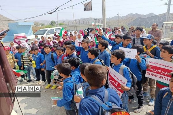 حضور پرشور دانش‌آموزان بشاگرد در حمایت از ملت مظلوم غزه