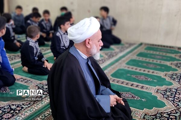 برپایی اقامه نماز جماعت در مدرسه شاهد خاتم‌الانبیا شهرستان‌قرچک