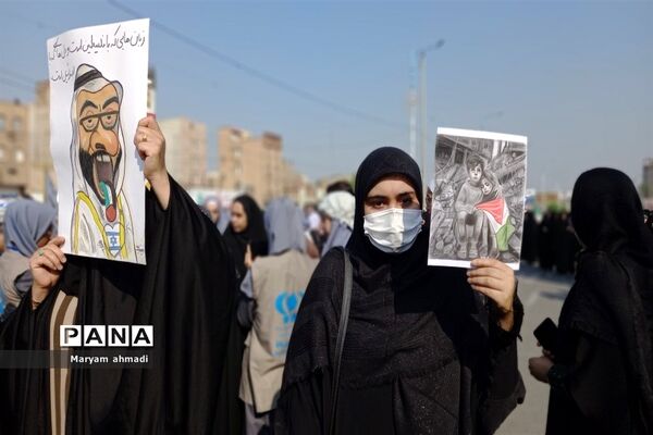 حضور دانش‌آموزان دبیرستان پاینده در تجمع حمایت از کودکان فلسطینی