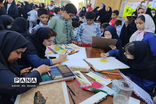 اجتماع دانش‌آموزان دبستان شهید ملاح خورموج در حمایت ازکودکان مظلوم غزه