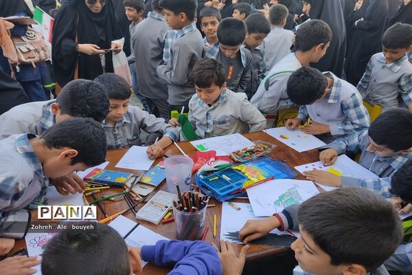 اجتماع دانش‌آموزان دبستان شهید ملاح خورموج در حمایت ازکودکان مظلوم غزه