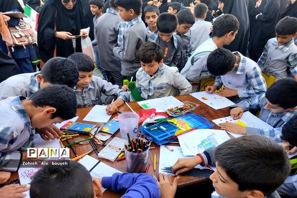 اجتماع دانش‌آموزان دبستان شهید ملاح خورموج در حمایت ازکودکان مظلوم غزه
