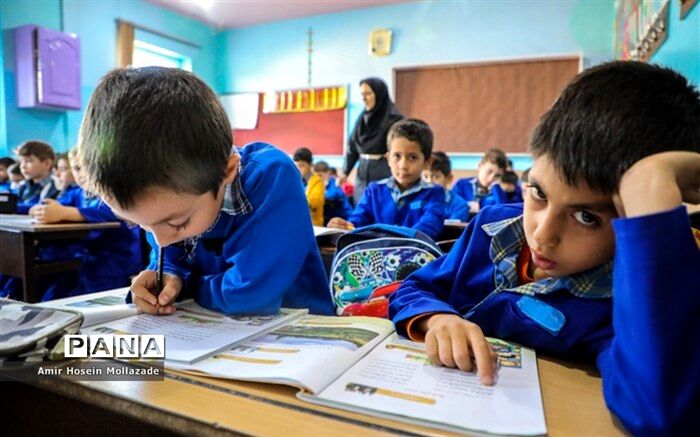 قوانین بانکداری و مالیات به دانش‌آموزان آموزش داده شود