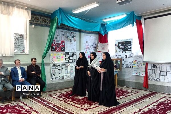 همایش هفته آسیب‌ های اجتماعی در دبیرستان حضرت خدیجه (س) قم