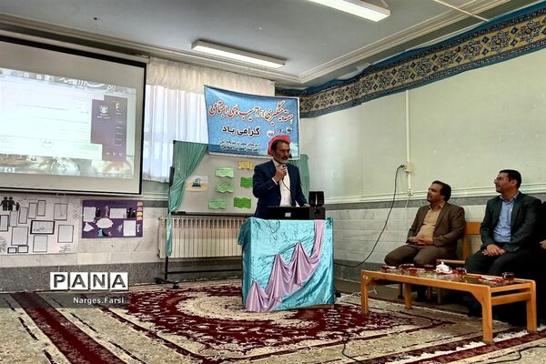 همایش هفته آسیب‌ های اجتماعی در دبیرستان حضرت خدیجه (س) قم