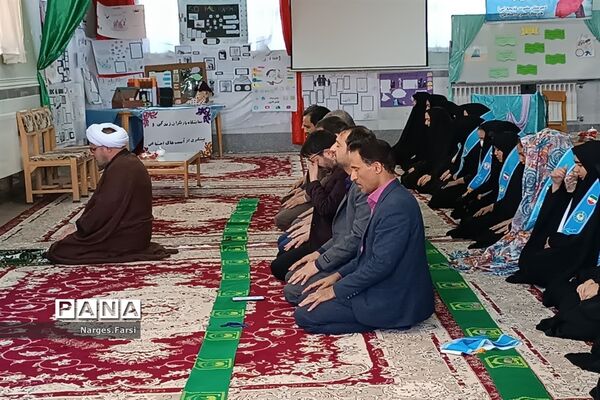 همایش هفته آسیب‌ های اجتماعی در دبیرستان حضرت خدیجه (س) قم