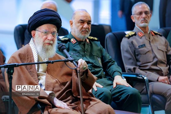 بازدید فرمانده‌کل قوا از نمایشگاه دستاوردهای نیروی هوافضای سپاه پاسداران