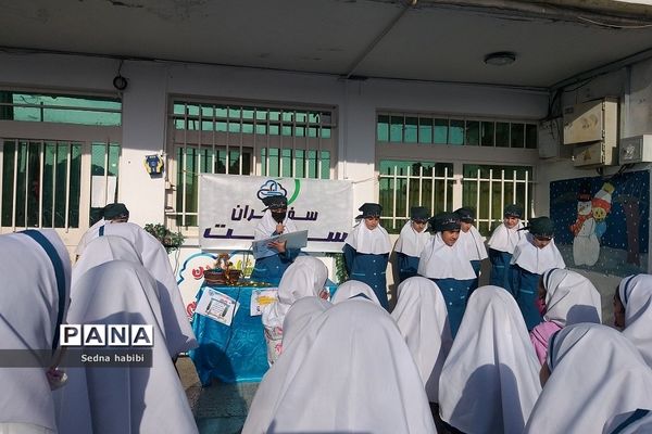 افتتاحیه طرح سفیران سلامت در دبستان حضرت زهرا(س)‌یک رودهن