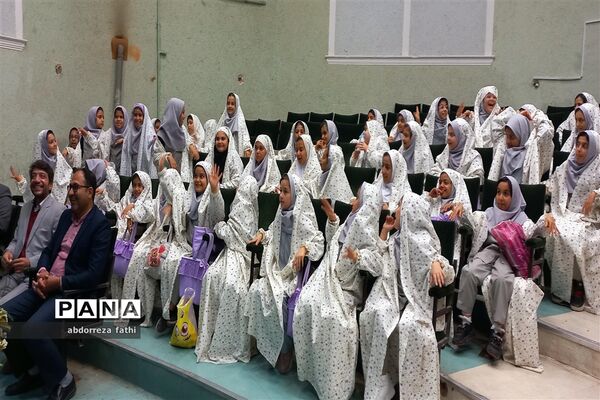 جشن تکلیف دانش‌آموزان آموزشگاه شهید سردار سلیمانی در دلیجان