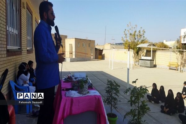 برگزاری جشن ولادت حضرت زینب (س) و روز پرستار در دبیرستان شهید حبیبی کاشمر