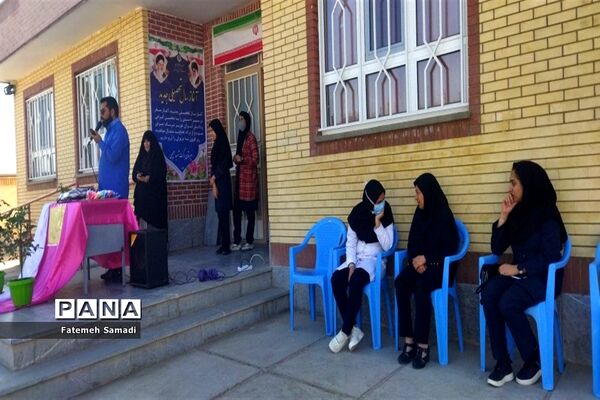برگزاری جشن ولادت حضرت زینب (س) و روز پرستار در دبیرستان شهید حبیبی کاشمر