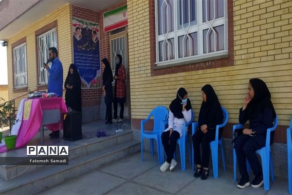 برگزاری جشن ولادت حضرت زینب (س) و روز پرستار در دبیرستان شهید حبیبی کاشمر