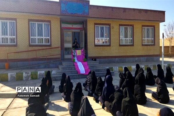 برگزاری جشن ولادت حضرت زینب (س) و روز پرستار در دبیرستان شهید حبیبی کاشمر