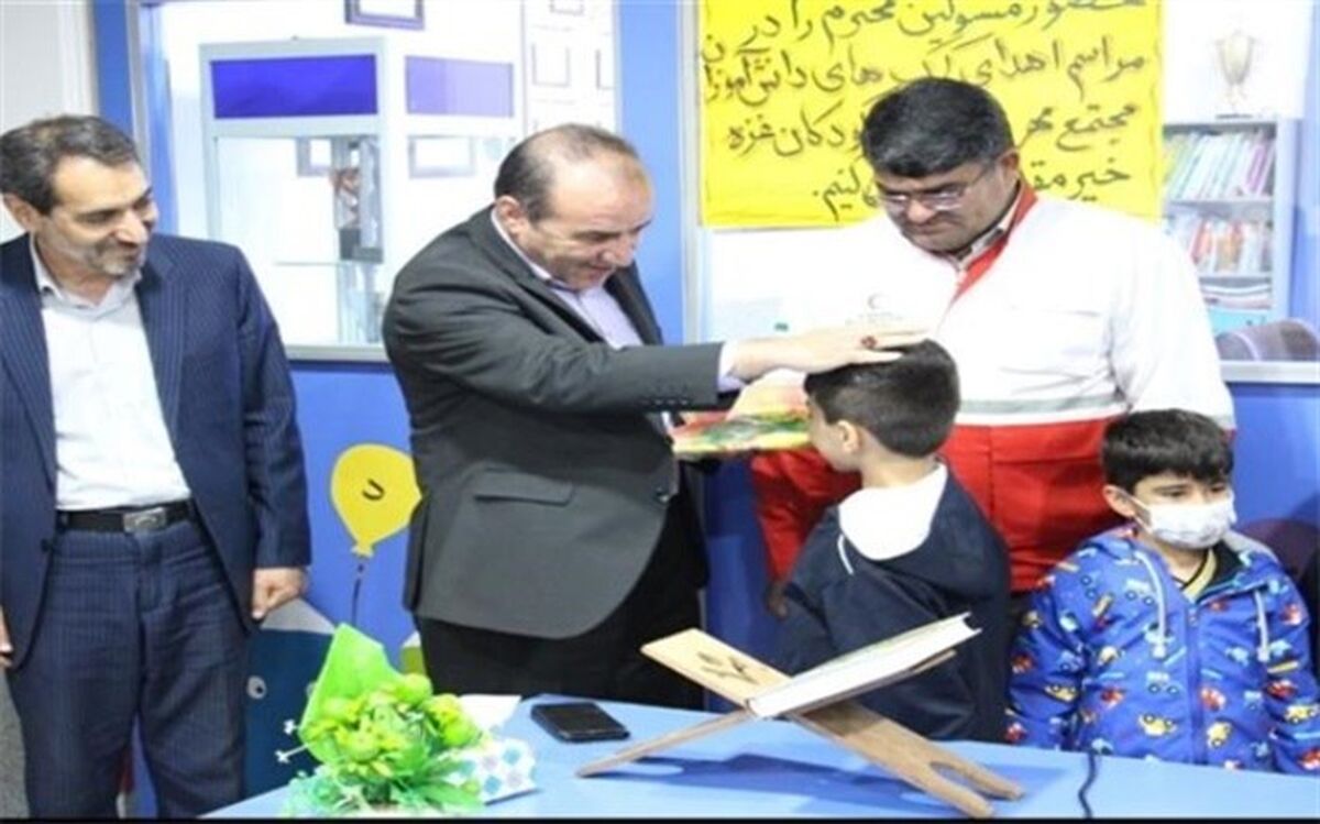 اهدای کمک ١٠٠ میلیون تومانی به کودکان غزه توسط دانش‌آموزان کرمانی