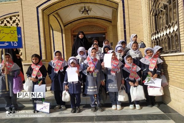 بازدید دانش‌آموزان دبستان ١۵ خرداد کاشمر از کتابخانه آرامگاه آیت‌‌الله مدرس