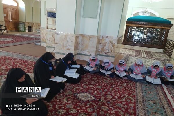 بازدید دانش‌آموزان دبستان ١۵ خرداد کاشمر از کتابخانه آرامگاه آیت‌‌الله مدرس