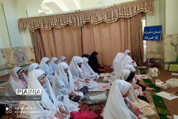 بازدید دانش‌آموزان دبستان ١۵ خرداد کاشمر از کتابخانه آرامگاه آیت‌‌الله مدرس