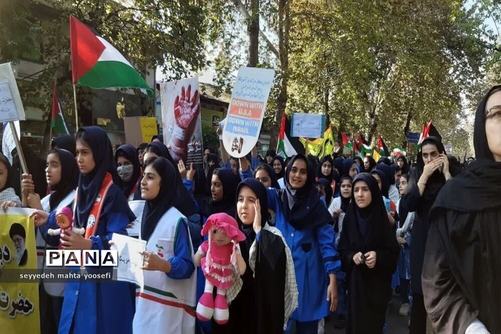 راهپیمایی دانش‌آموزان شهرستان ساری در حمایت از کودکان مظلوم فلسطین