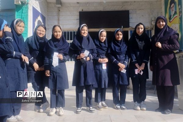 برگزاری مراسم روز پرستار و ولادت حضرت زینب(س) در مدرسه شهید‌ ملاآقایی