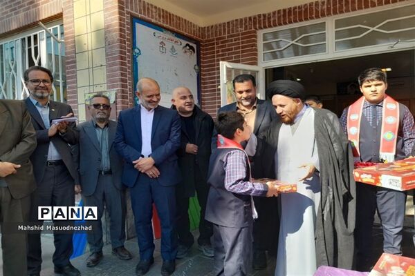 آئین نواختن زنگ کتاب در دبستان پسرانه فرهنگ شکوه