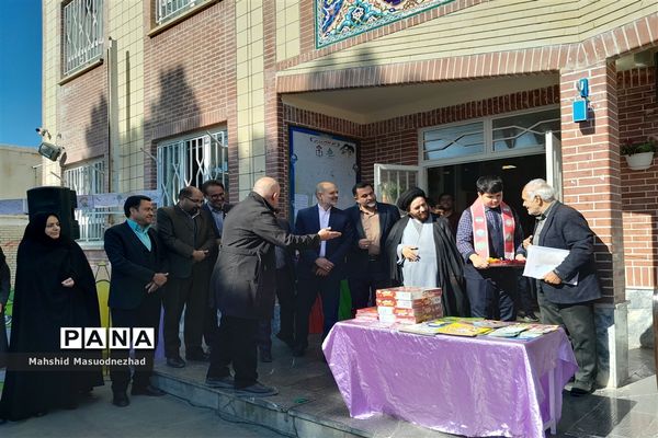 آئین نواختن زنگ کتاب در دبستان پسرانه فرهنگ شکوه