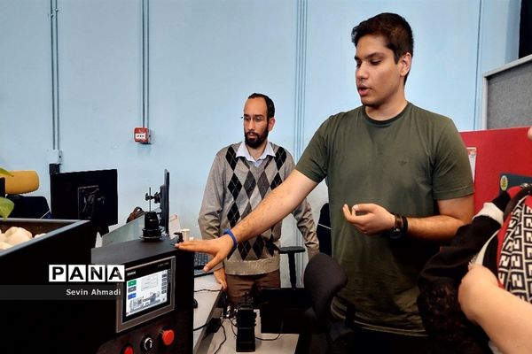 بازدید دانش‌آموزان دبیرستان راز صفادشت از کارخانه نو‌آوری و صنایع خلاق آمپر
