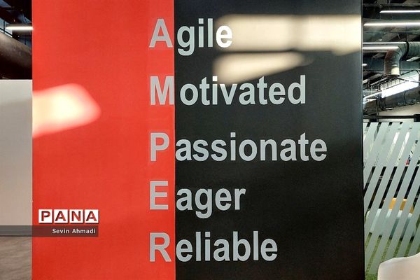 بازدید دانش‌آموزان دبیرستان راز صفادشت از کارخانه نو‌آوری و صنایع خلاق آمپر