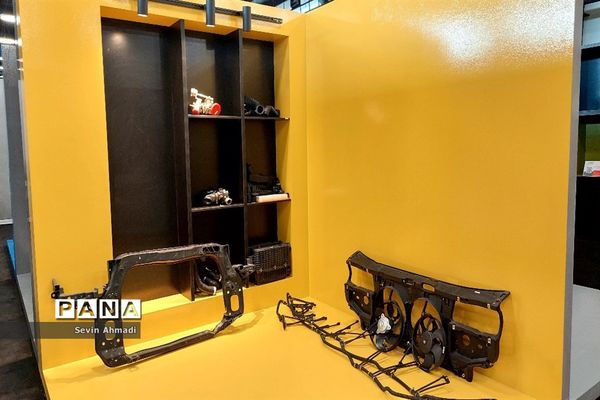 بازدید دانش‌آموزان دبیرستان راز صفادشت از کارخانه نو‌آوری و صنایع خلاق آمپر