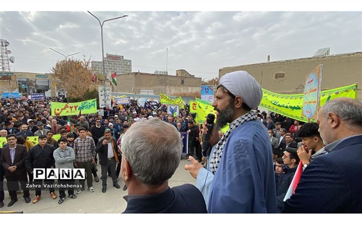 تجمع و راهپیمایی بزرگ مدیران دانش آموزان مادران کودکان و اقشار مختلف مردم شیروان در حمایت از کودکان غزه برگزار شد