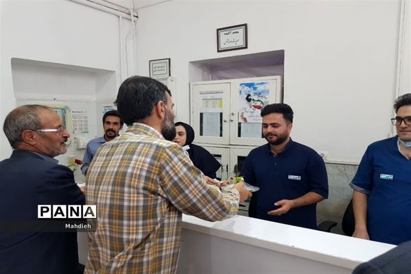 تجلیل از پرستاران بیمارستان مدرس توسط اداره اوقاف وامور خیریه کاشمر