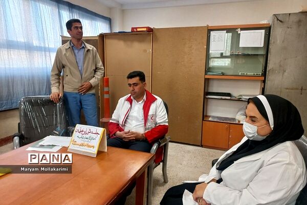 آموزش کمک‌های اولیه در جلسه شورای معلمان شهرستان‌دماوند