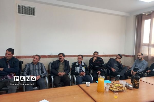 آموزش کمک‌های اولیه در جلسه شورای معلمان شهرستان‌دماوند