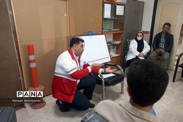 آموزش کمک‌های اولیه در جلسه شورای معلمان شهرستان‌دماوند