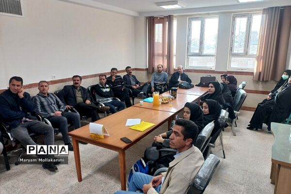 آموزش کمک‌های اولیه در جلسه شورای معلمان شهرستان‌دماوند
