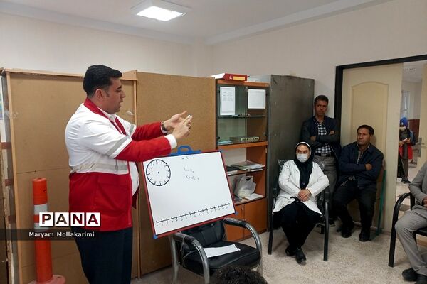 آموزش کمک‌های اولیه در جلسه شورای معلمان شهرستان‌دماوند